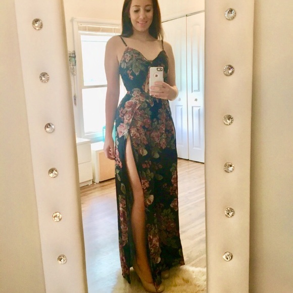 Floral wide jump suit. ONLY 1 LEFT ‼️ - Picture 5 of 7